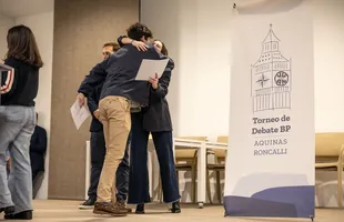 Diez años promoviendo la excelencia en debate universitario