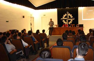 Conferencia de Domingo Ochoa